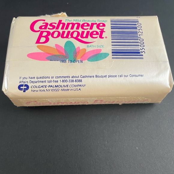 Vintage Cashmere Bouquet bar of soap - Picture 2 of 2